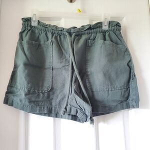 Universal Thread Women's Green Cargo Shorts